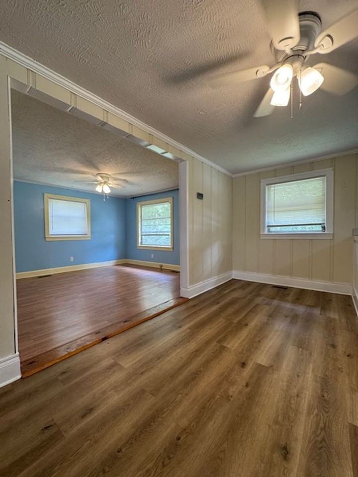 301 Woodview Dr - Photo 5 of 14