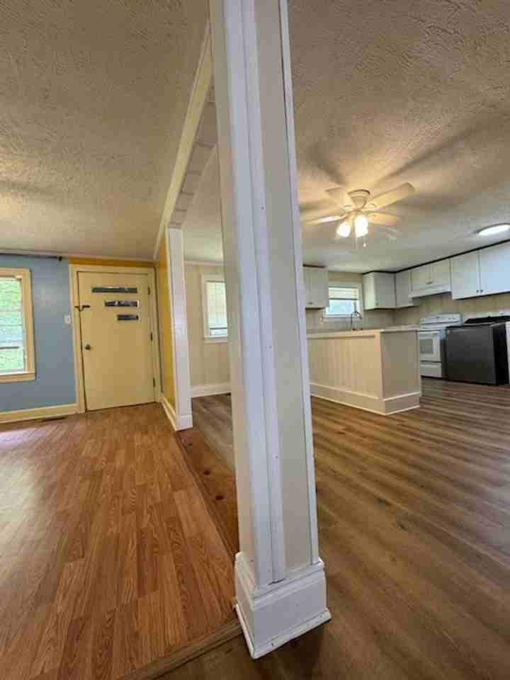 301 Woodview Dr - Photo 6 of 14
