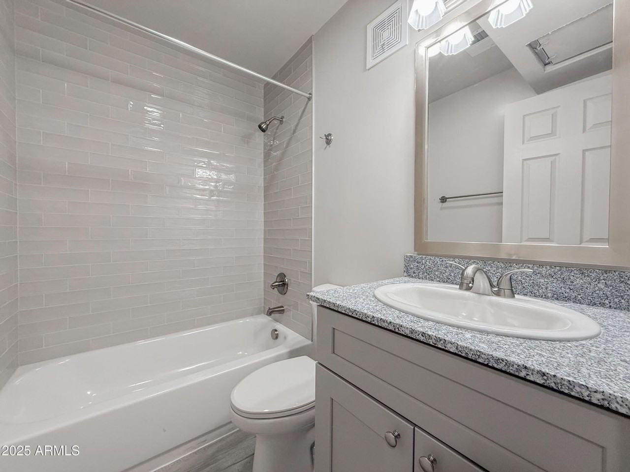 Beautiful 2 bedroom Home - Photo 3 of 21