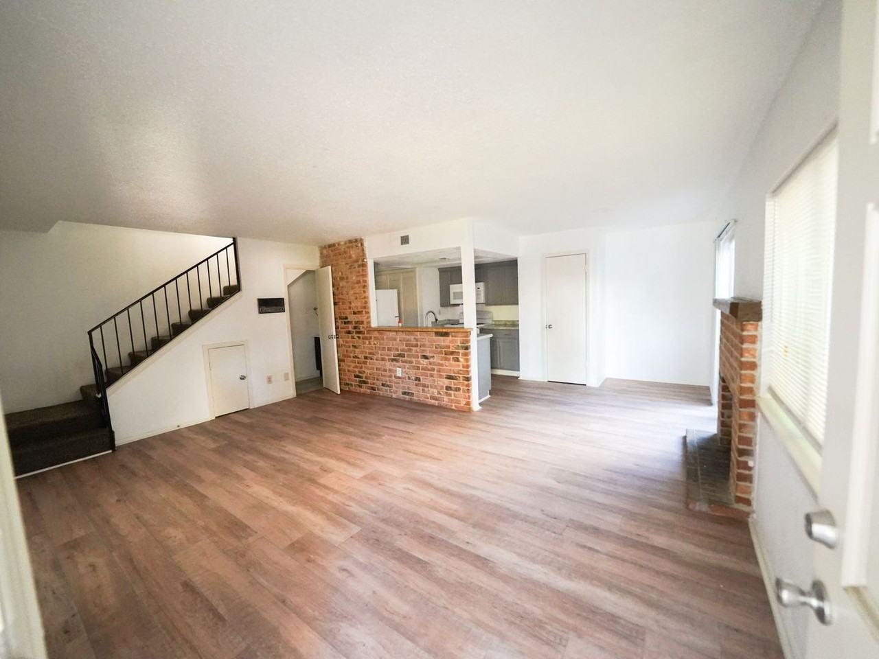 5670 Birchmont Dr - Photo 3 of 12