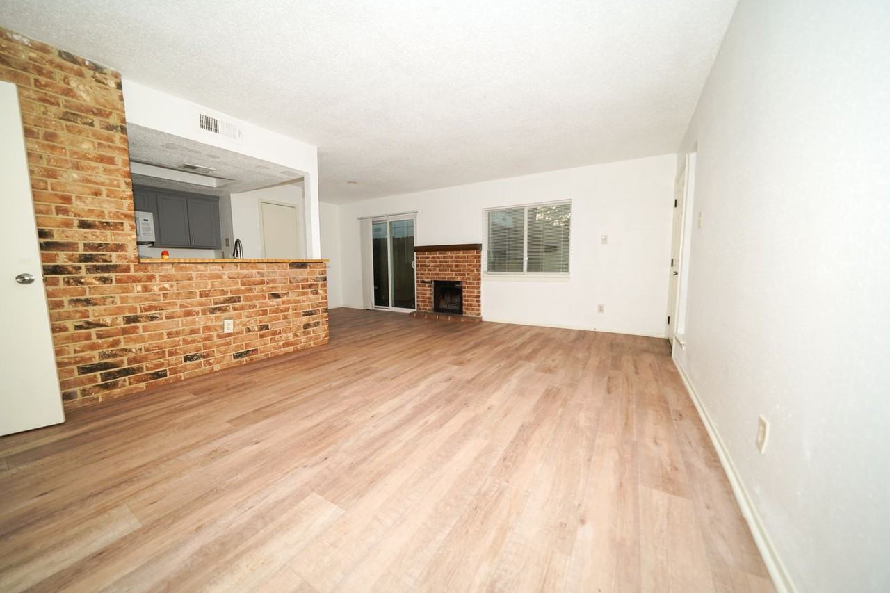 5670 Birchmont Dr - Photo 4 of 12