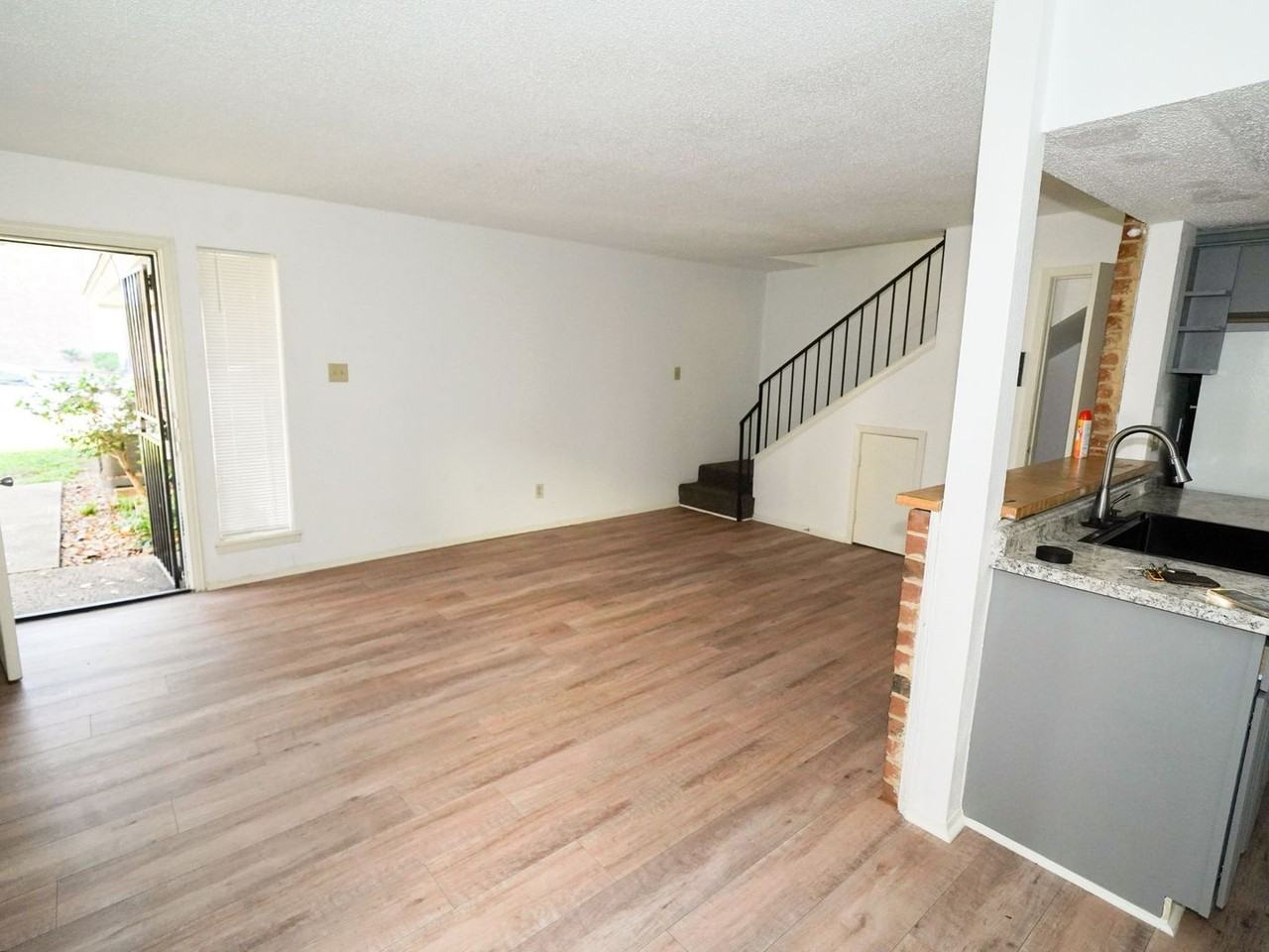 5670 Birchmont Dr - Photo 5 of 12