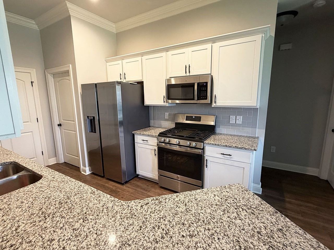 403 Mangrove Ln - Photo 2 of 26