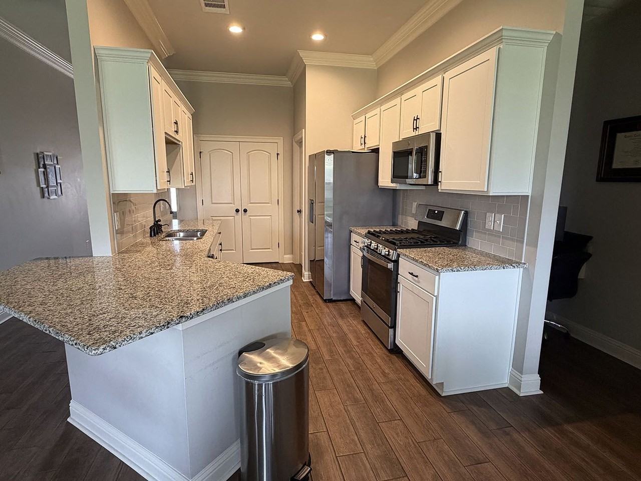 403 Mangrove Ln - Photo 4 of 26