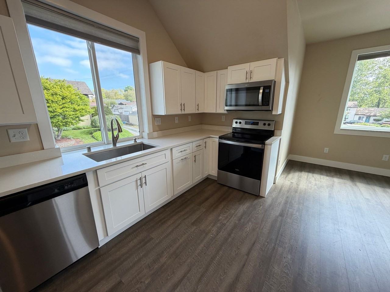804 E Connecticut St - Photo 5 of 10
