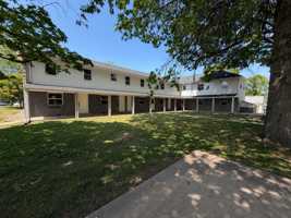 featured image of 106 E Sycamore St
