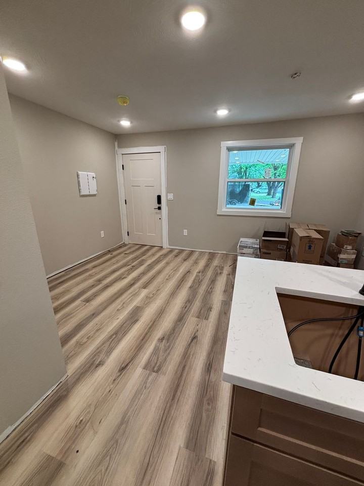 Monett Apartments - Photo 4 of 9