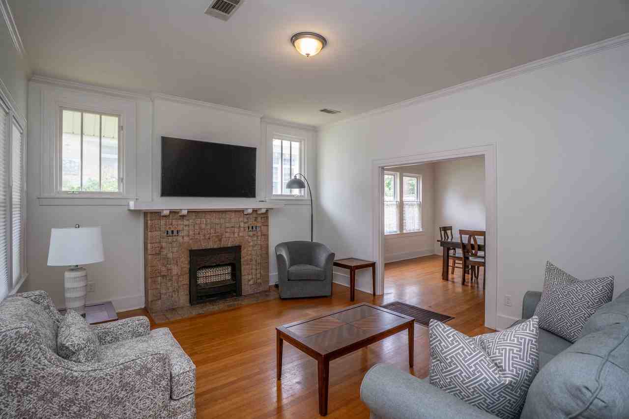 303 N Woodrow St - Photo 2 of 33