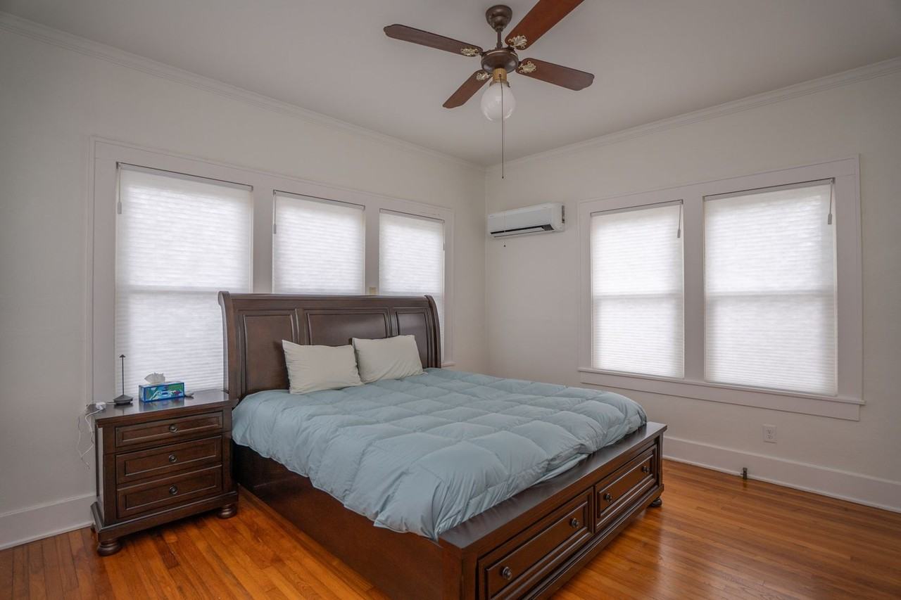 303 N Woodrow St - Photo 5 of 33