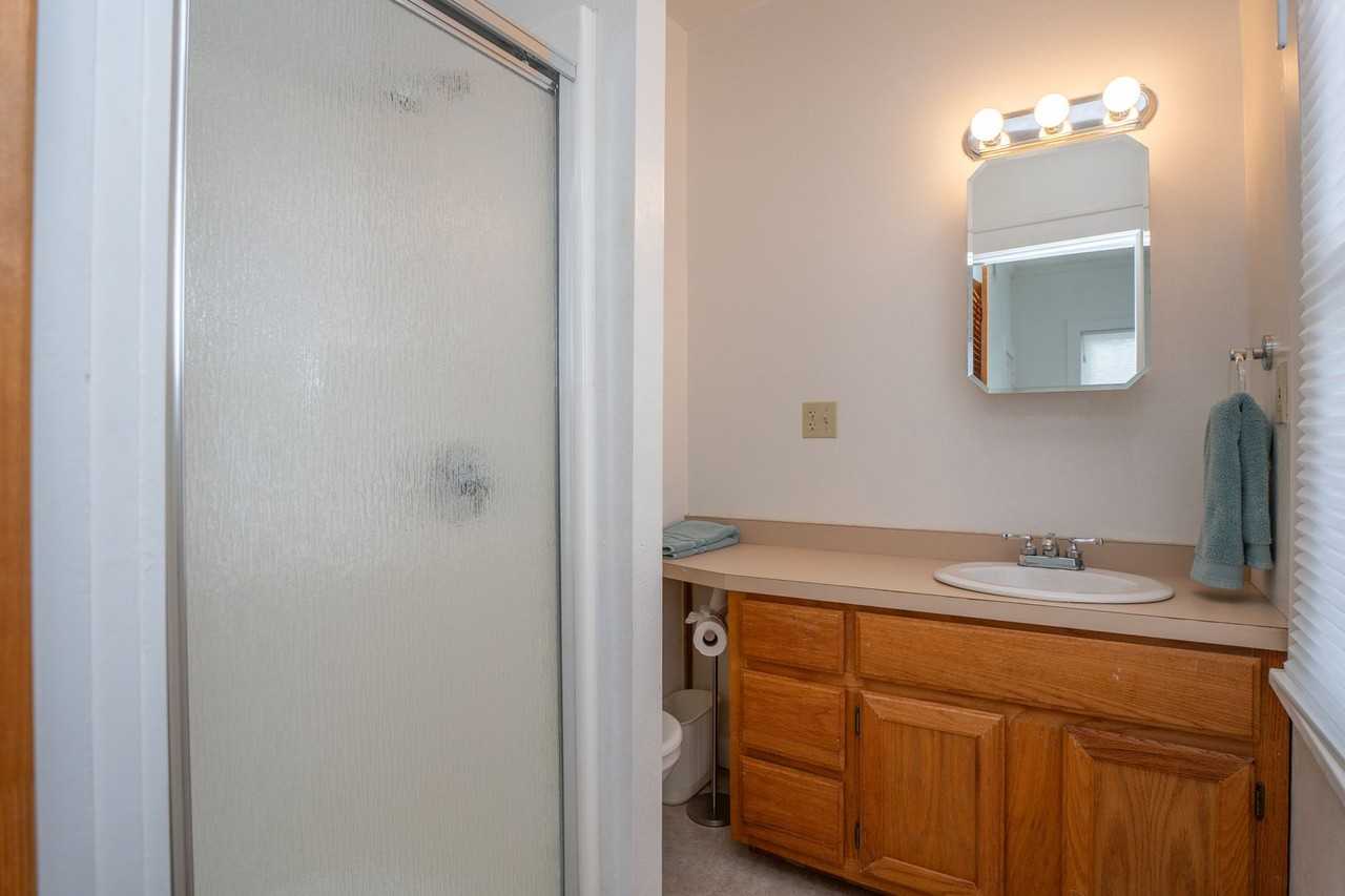 303 N Woodrow St - Photo 6 of 33