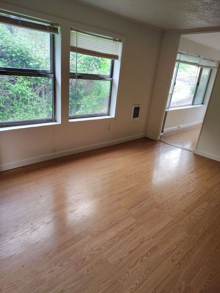 1592 Se Eddy St - Photo 5 of 13
