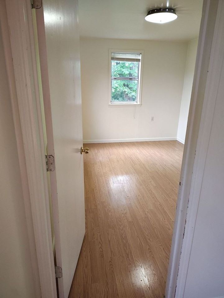 1592 Se Eddy St - Photo 7 of 13