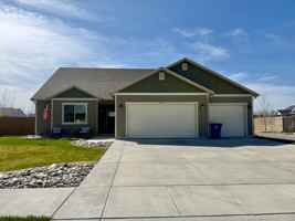 featured image of 631 Cameron Loop