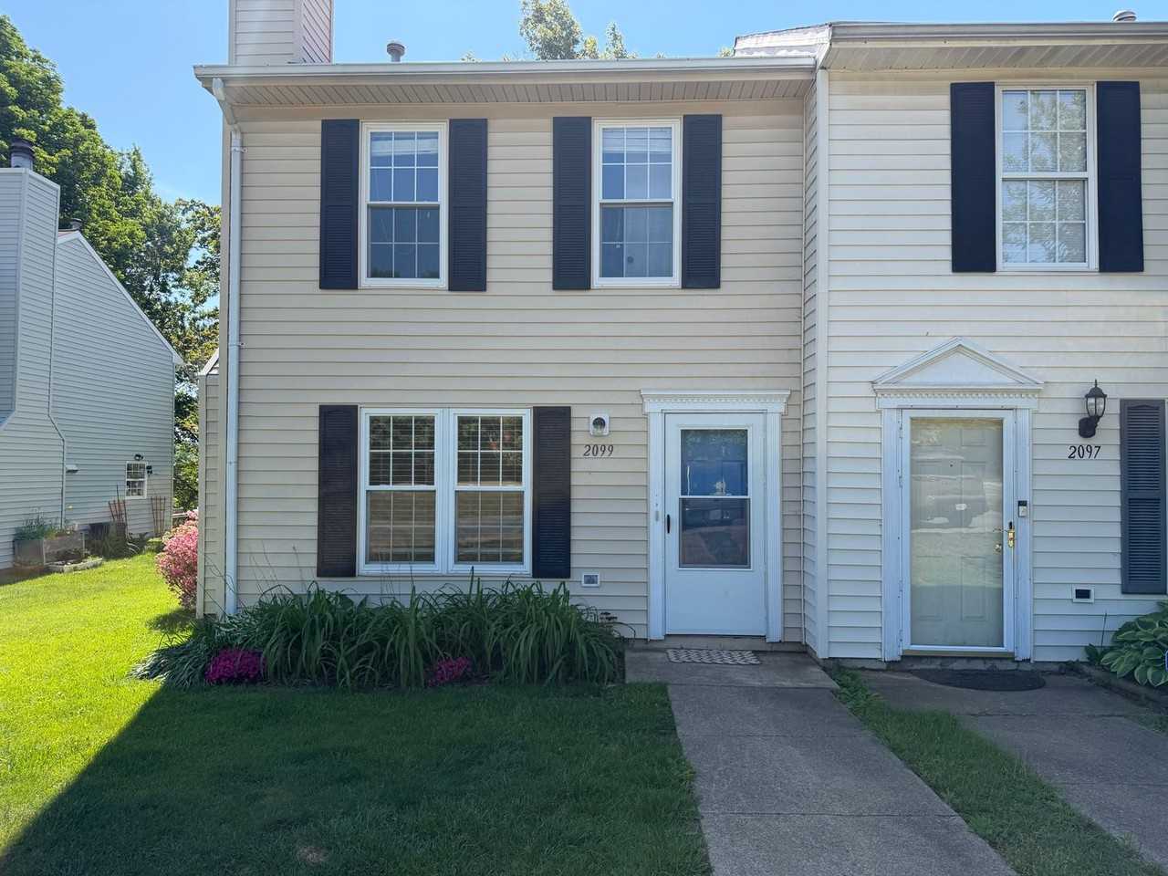 2099 Commonwealth Dr - Photo 2 of 14