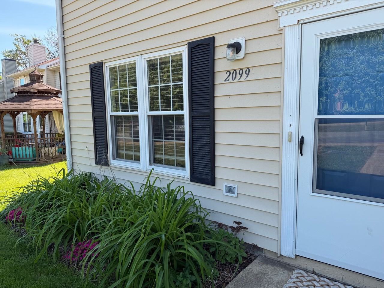 2099 Commonwealth Dr - Photo 3 of 14
