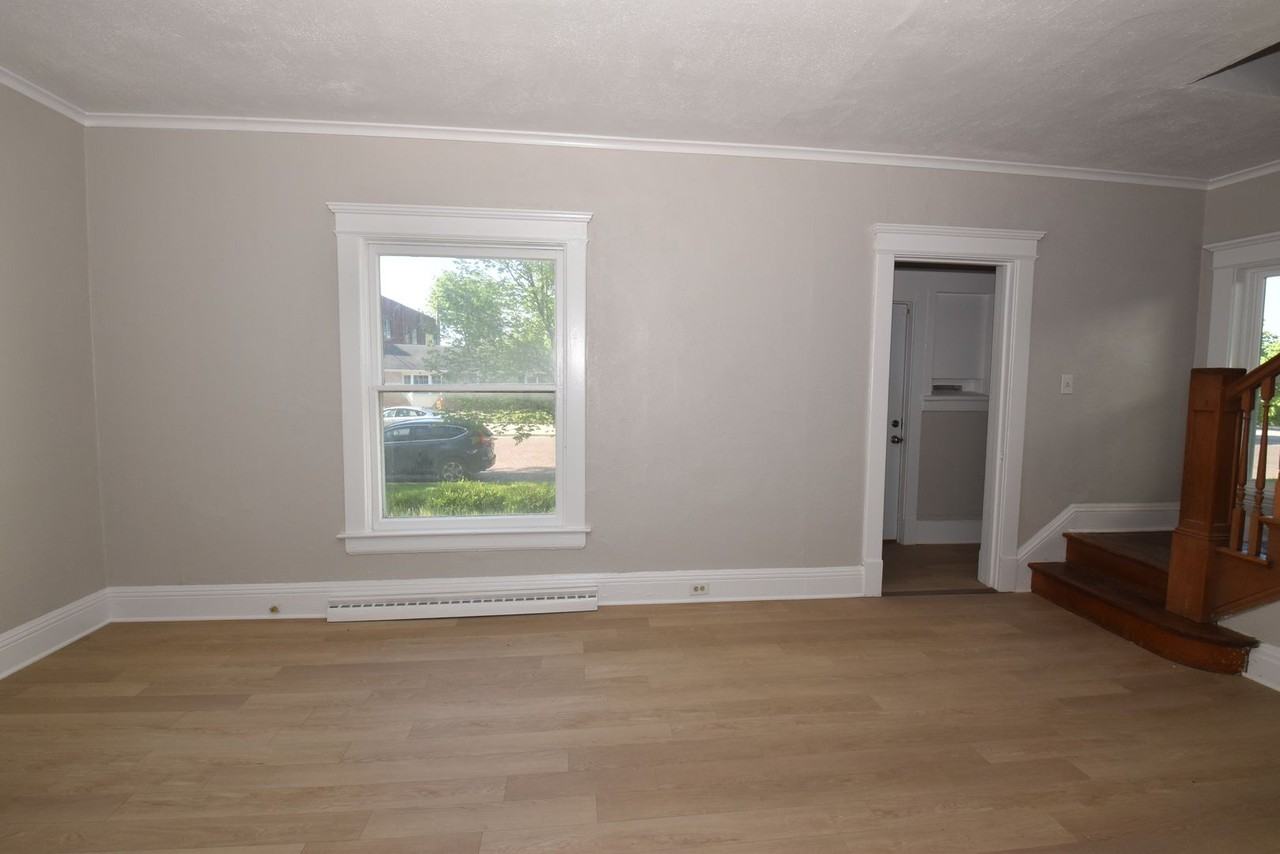911 E Washington St - Photo 4 of 34