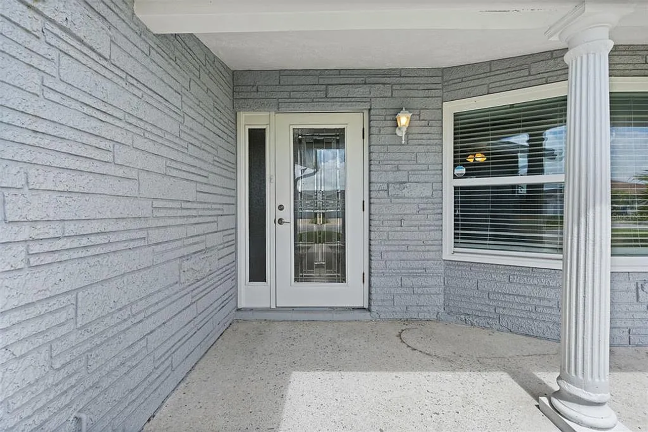 710 116th Ave - Photo 2 of 34