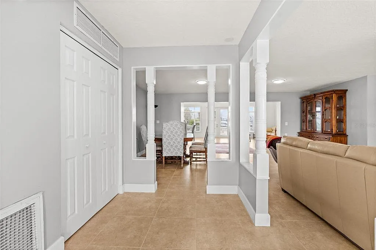 710 116th Ave - Photo 5 of 34