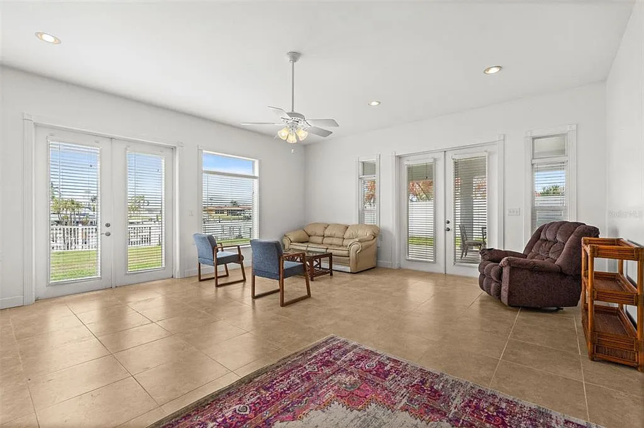 710 116th Ave - Photo 6 of 34