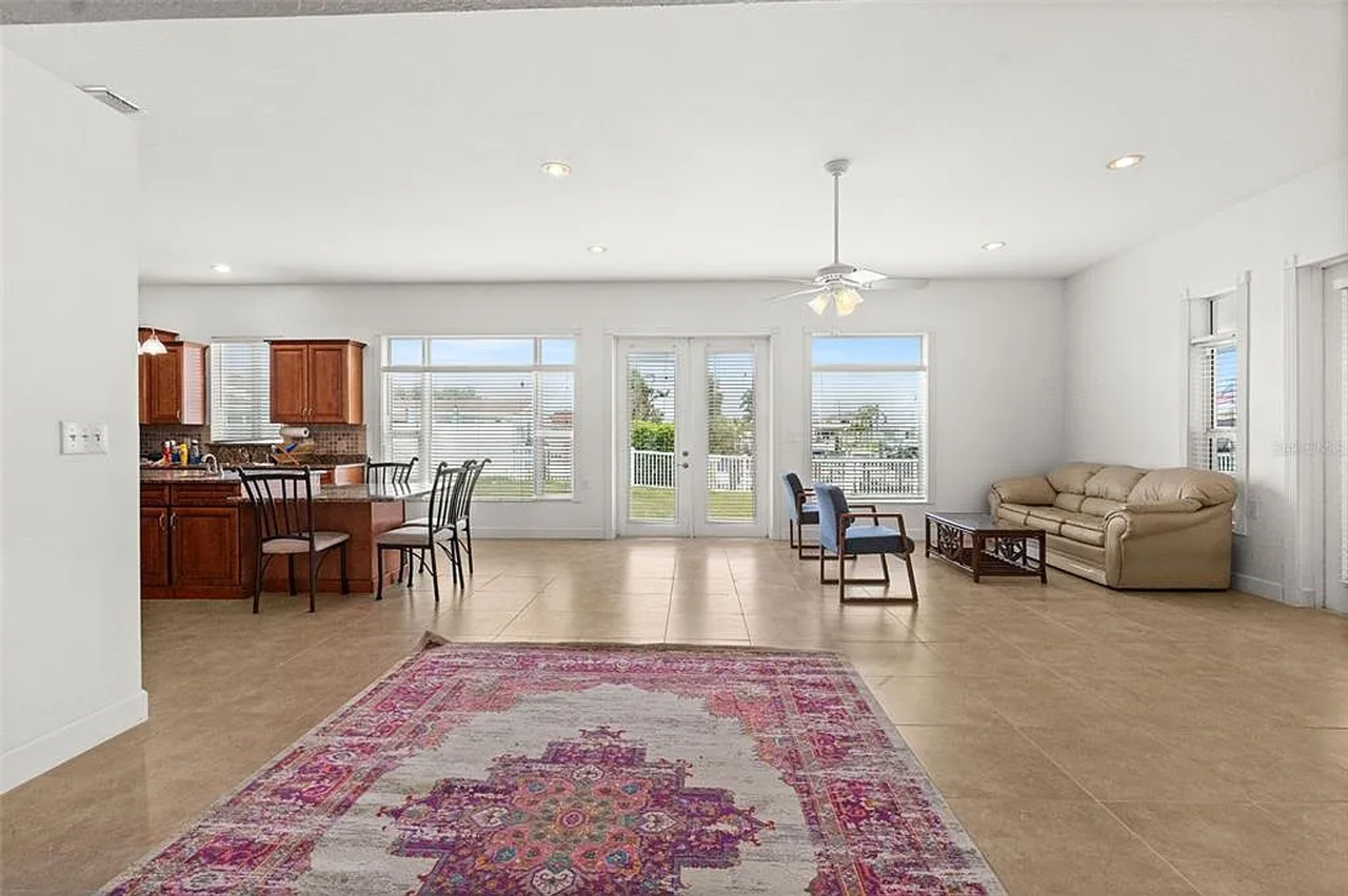 710 116th Ave - Photo 7 of 34