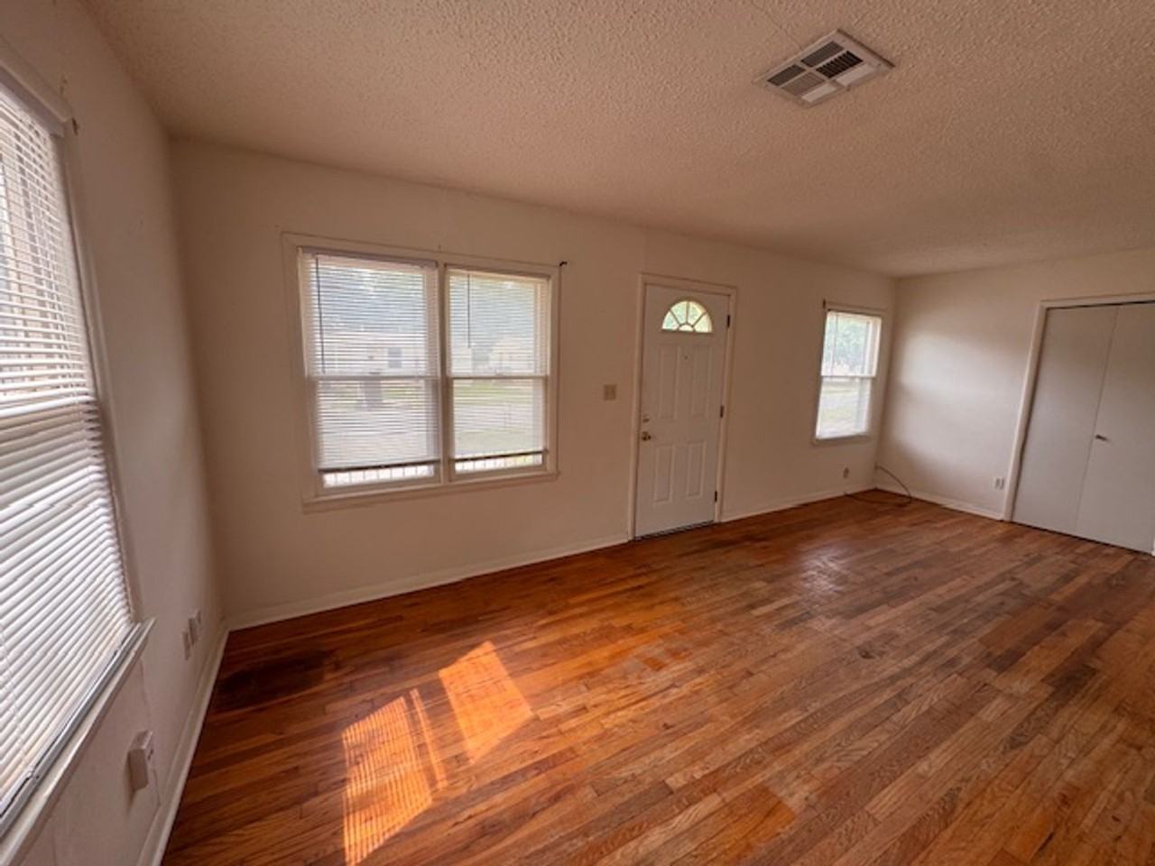 1224 Iowa St - Photo 3 of 12