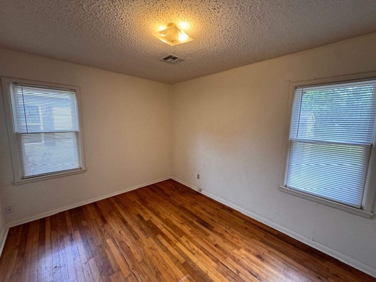 1224 Iowa St - Photo 4 of 12