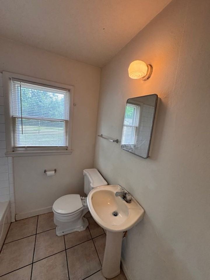 1224 Iowa St - Photo 6 of 12