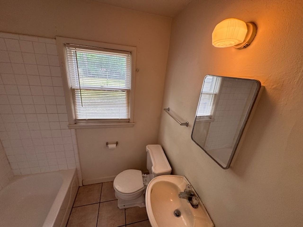 1224 Iowa St - Photo 7 of 12
