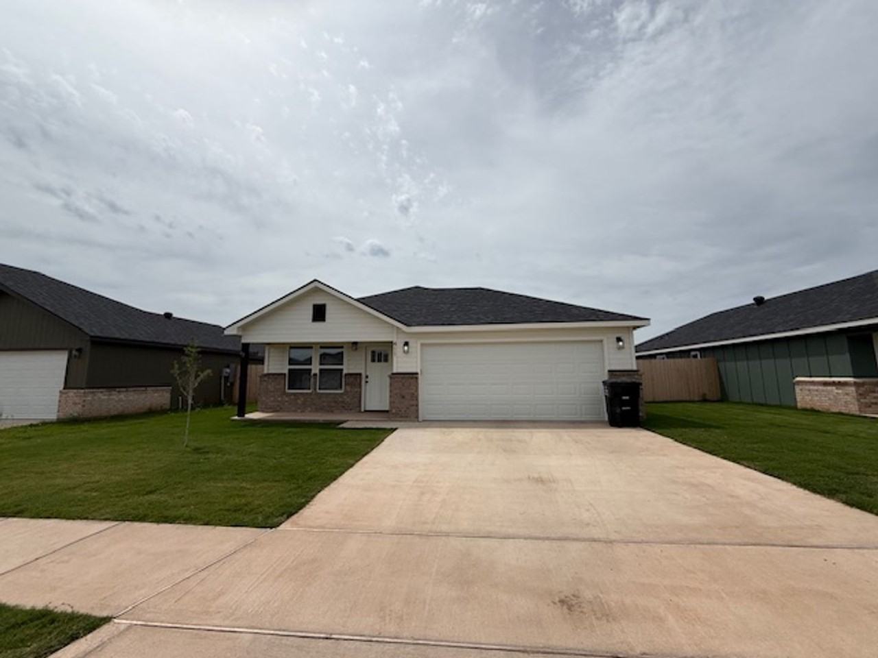 411 Goa Way - Photo 2 of 4