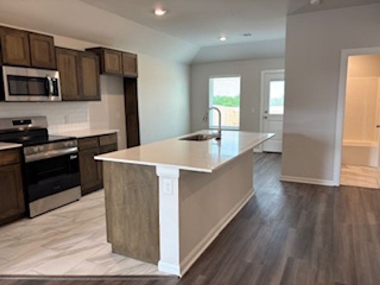19521 Conway Dr - Photo 5 of 14