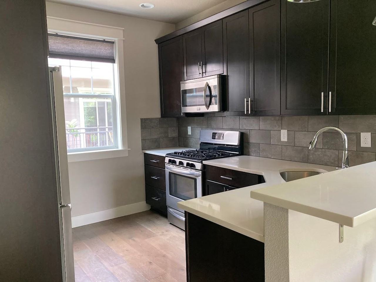 337 Ne Morris St - Photo 4 of 7