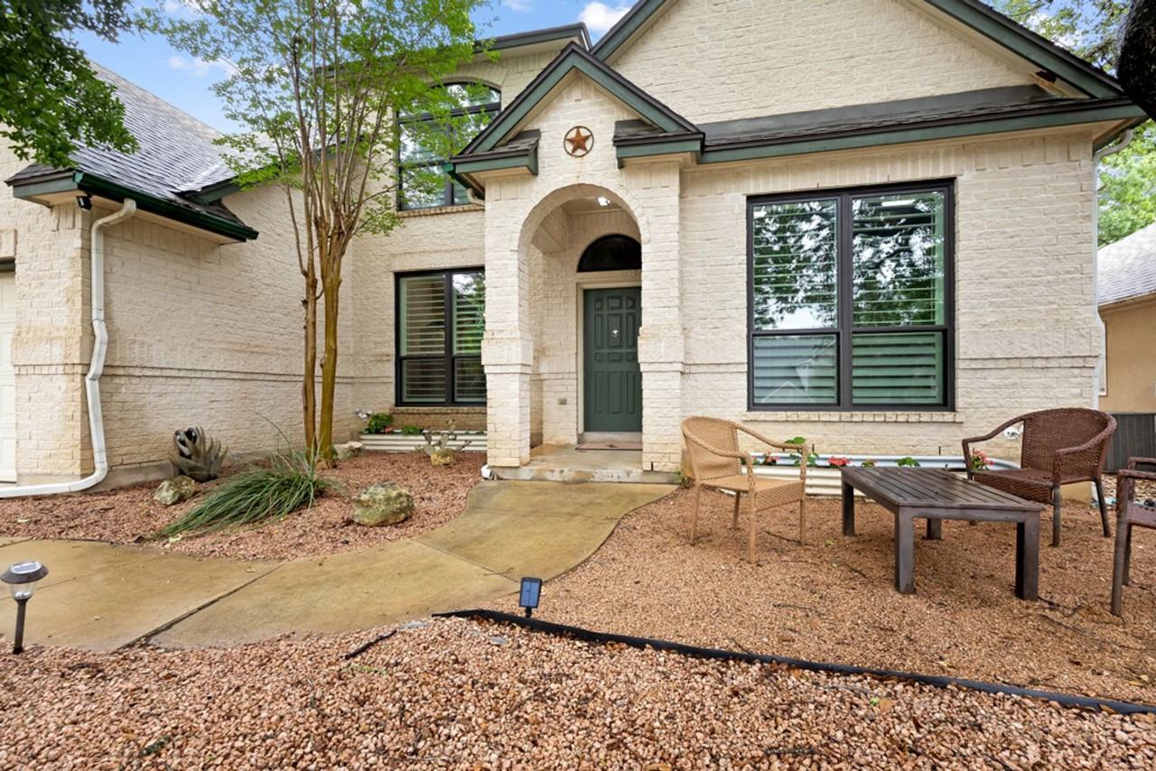 1318 Barton Crk - Photo 3 of 28