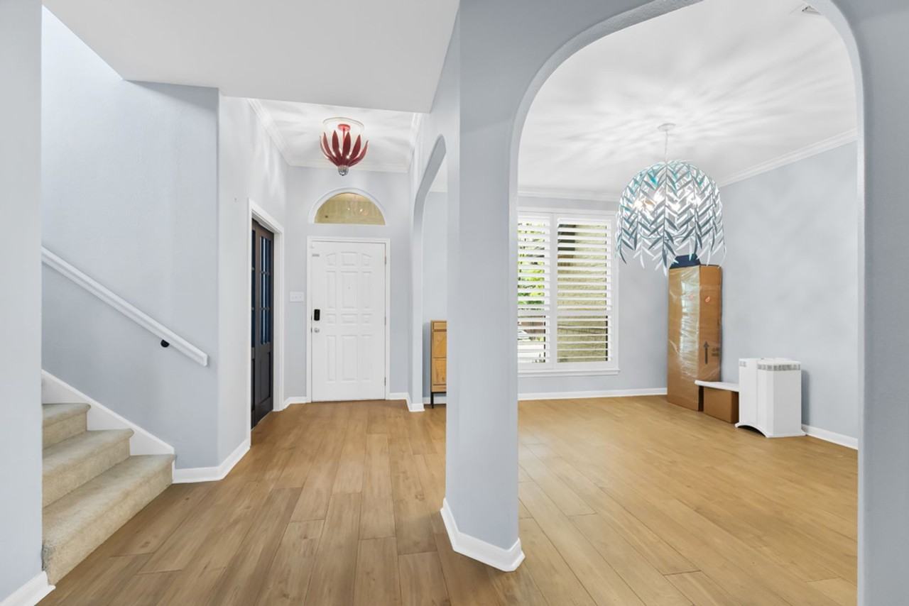 1318 Barton Crk - Photo 4 of 28
