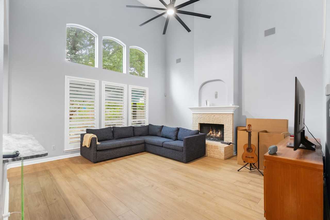 1318 Barton Crk - Photo 7 of 28