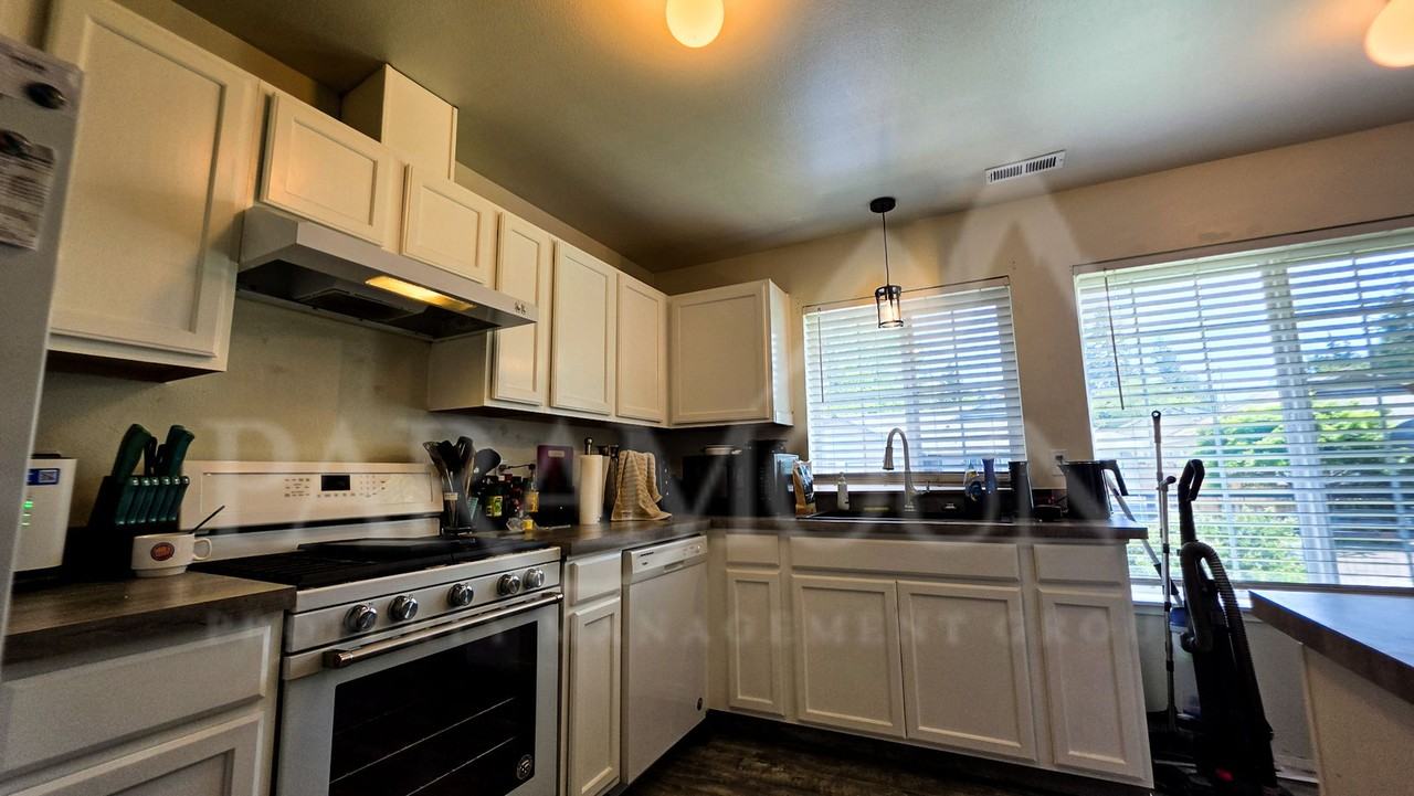 515 Forest Park St - Photo 2 of 14