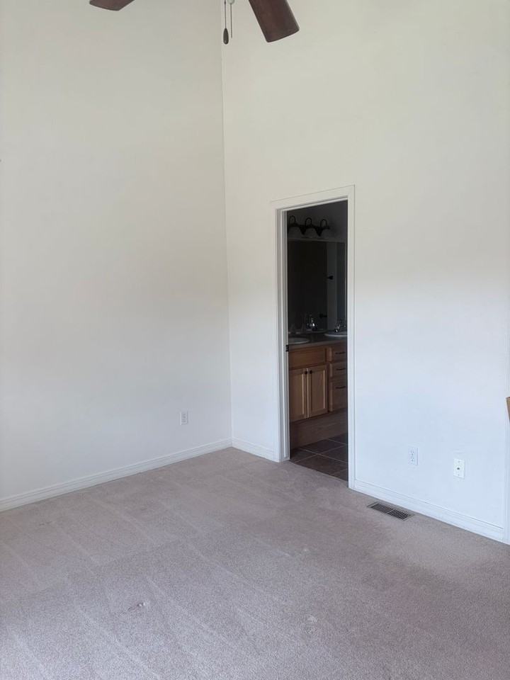 109 Cinnamon Dr - Photo 5 of 20