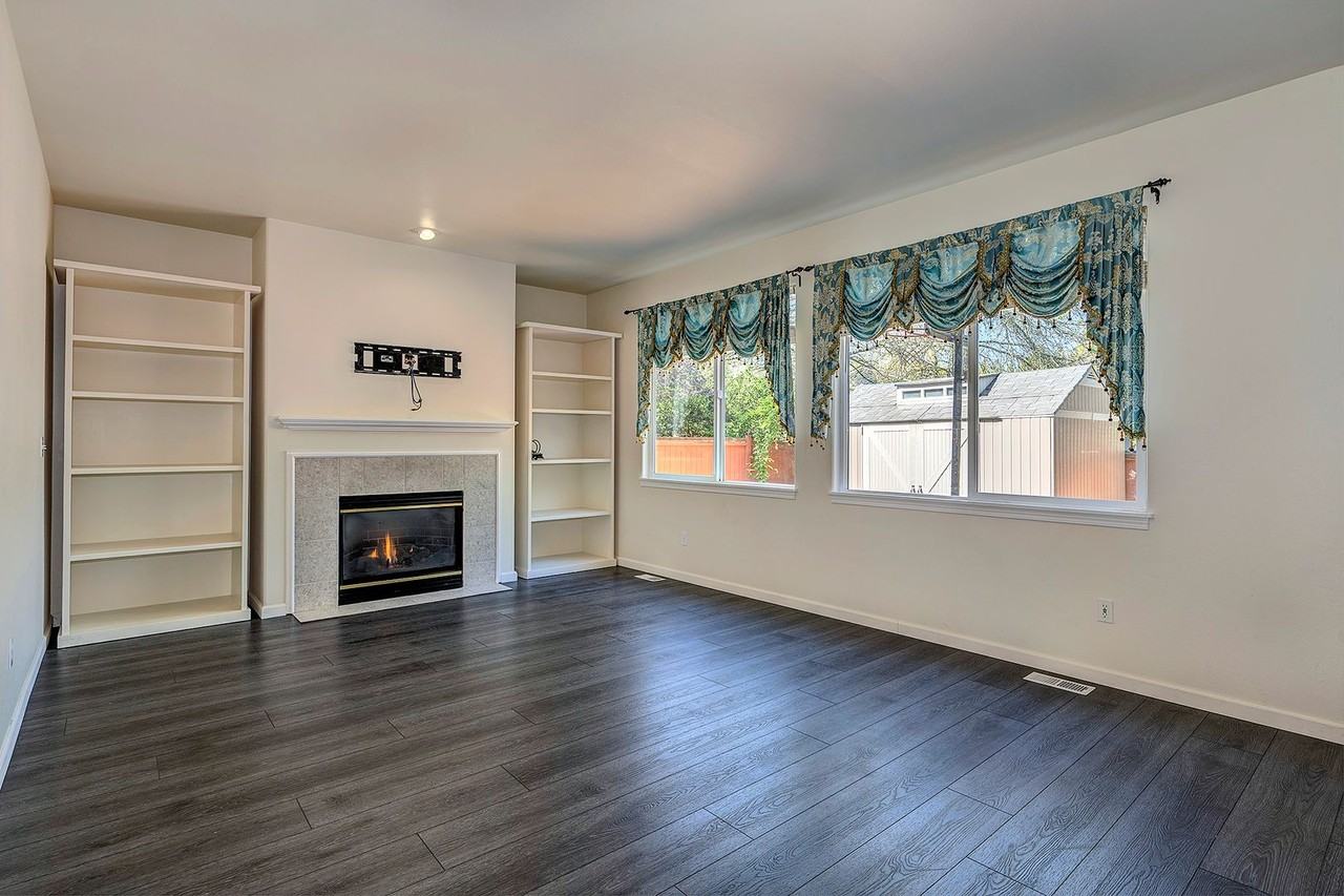 4401 221st Pl Sw - Photo 3 of 29