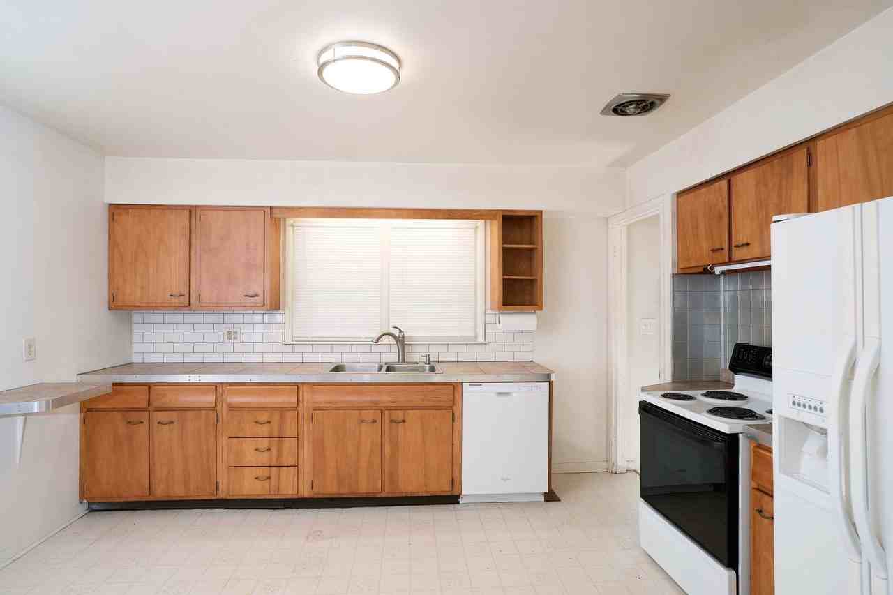 5540 N Garfield Ave - Photo 3 of 20