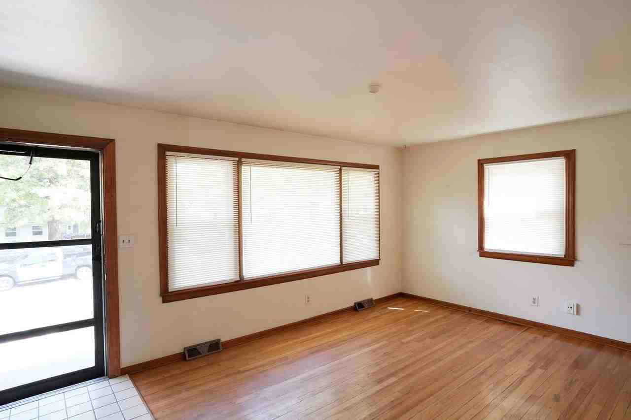 5540 N Garfield Ave - Photo 6 of 20