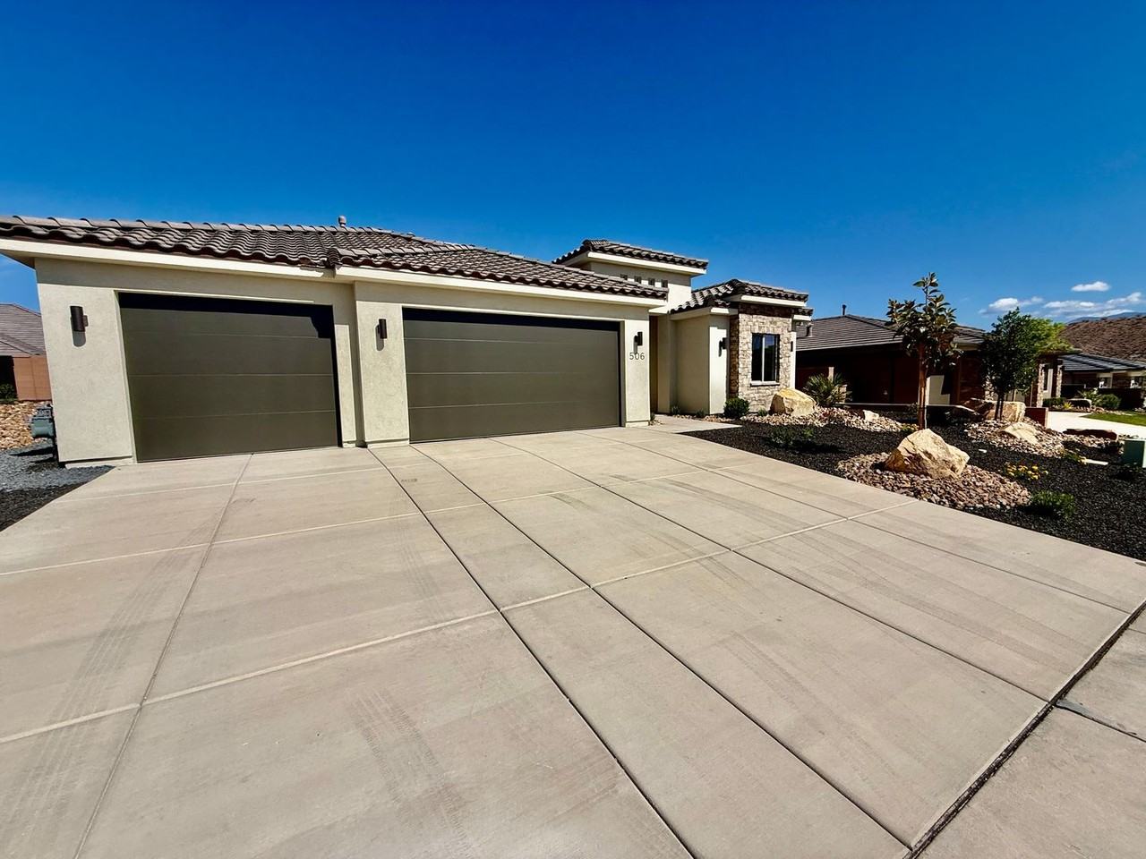 506 S Martignano Way - Photo 3 of 33