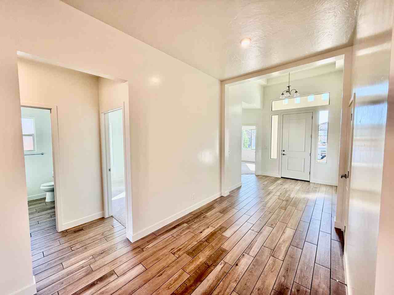 506 S Martignano Way - Photo 5 of 33