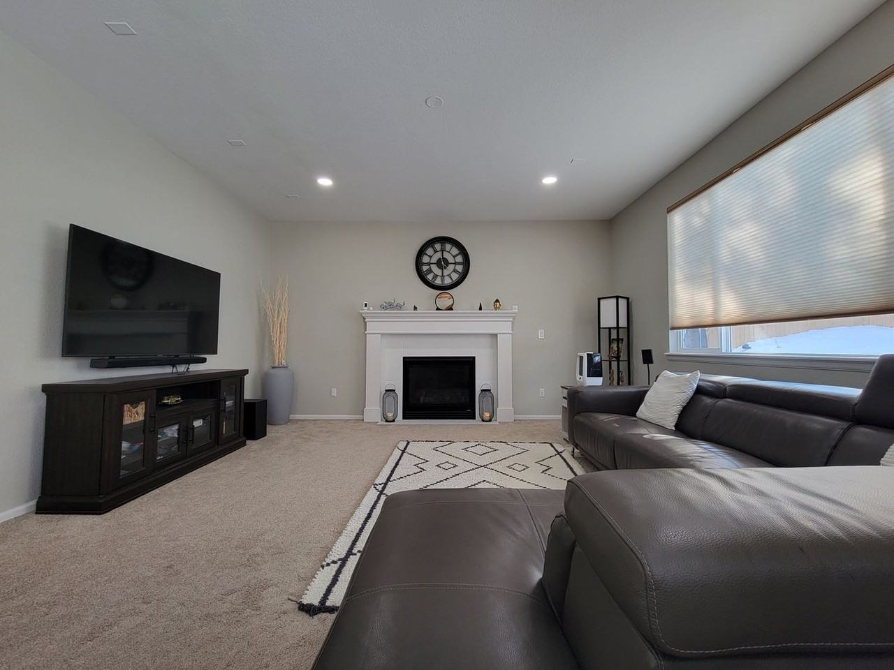 11023 Meadowvale Cir - Photo 4 of 19