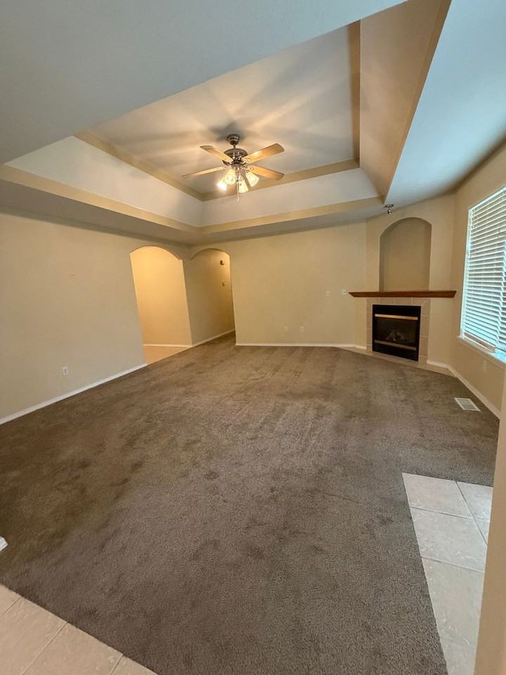 985 W Linwood Ave - Photo 2 of 14