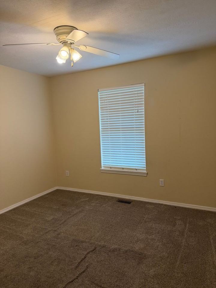 985 W Linwood Ave - Photo 6 of 14