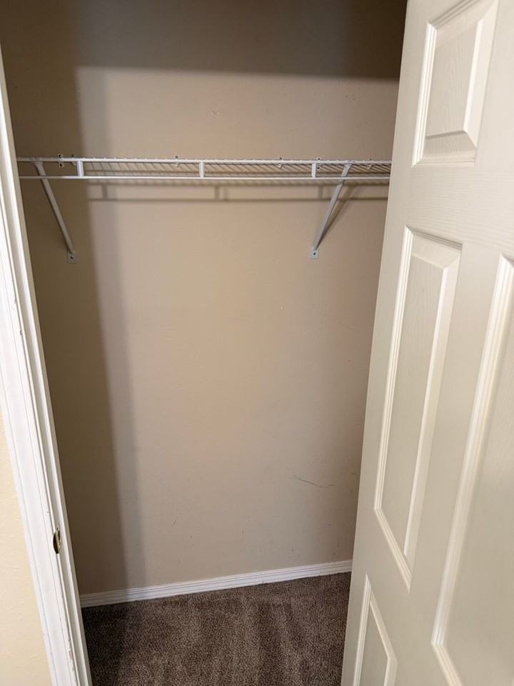 985 W Linwood Ave - Photo 7 of 14