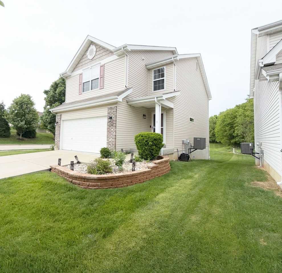 569 Parkgate Dr - Photo 2 of 32