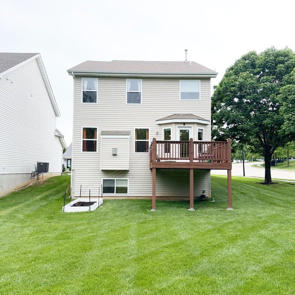 569 Parkgate Dr - Photo 4 of 32