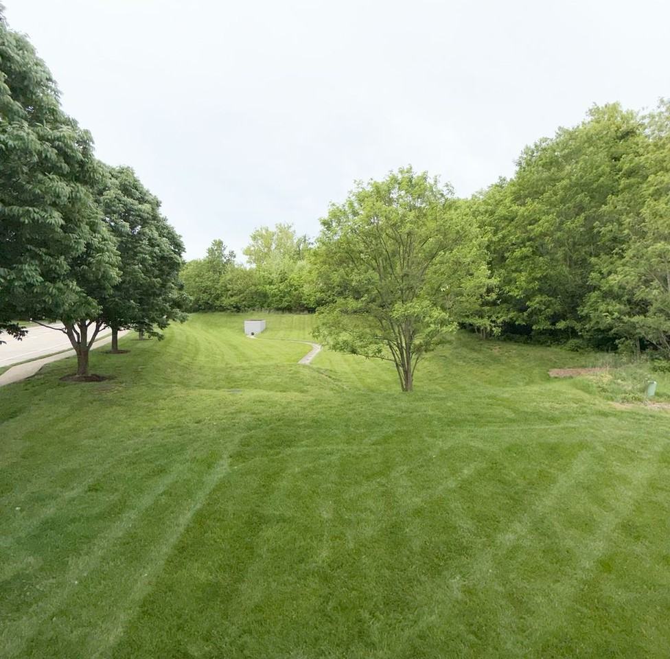 569 Parkgate Dr - Photo 5 of 32