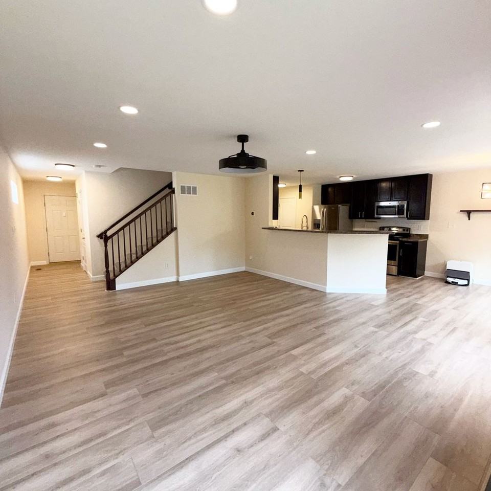 569 Parkgate Dr - Photo 6 of 32