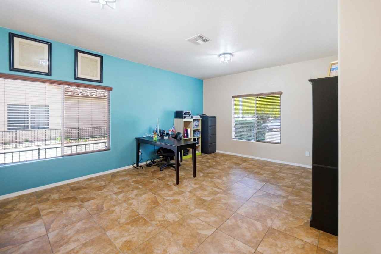 1387 Paso Robles Ave - Photo 5 of 39